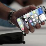 СТИЖУ ПАМЕНТИ ТЕЛЕФОНИ СА ЛАКО ЗАМЕЊИВОМ БАТЕРИЈОМ