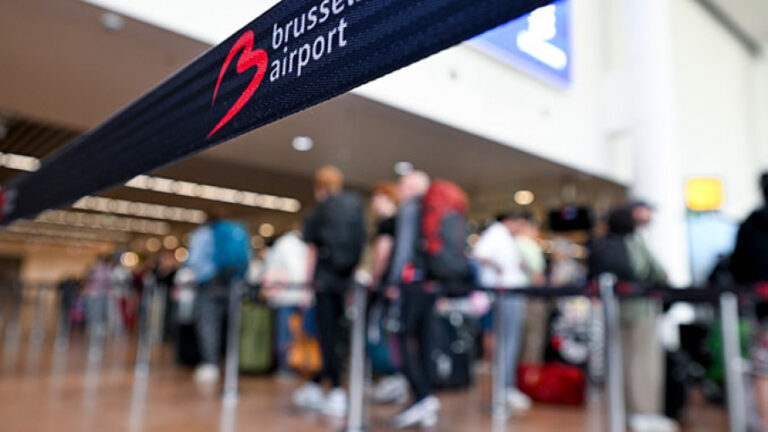 АВИО-КОМПАНИЈЕ ШИРУМ СВЕТА СМАЊУЈУ БРОЈ ЛЕТОВА И ПОВЕЋАВАЈУ ЦЕНЕ КАРАТА