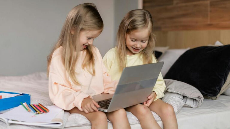 ГРЧКА ЗАБРАЊУЈЕ ДРУШТВЕНЕ МРЕЖЕ ЗА ДЕЦУ ИСПОД 15 ГОДИНА