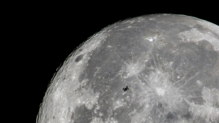 КИНЕСКИ НАУЧНИЦИ ОТКРИЛИ ДВА НОВА МИНЕРАЛА НА МЕСЕЦУ