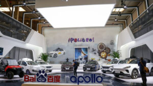 МАСОВАН КВАР РОБОТАКСИЈА У ВУХАНУ БЛОКИРАО САОБРАЋАЈ