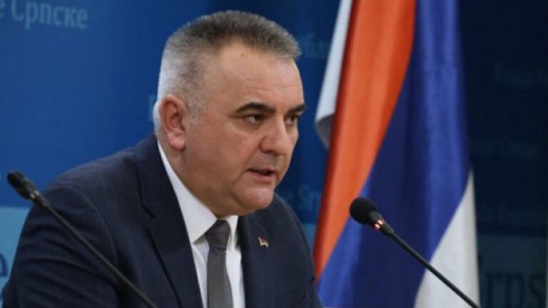 ИНСТИТУЦИЈЕ СРПСКЕ САЧУВАЛЕ ДИГНИТЕТ И ОДРЖАЛЕ КРЕДИБИЛИТЕТ
