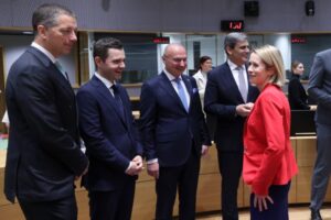 МИНИСТРИ СПОЉНИХ ПОСЛОВА МАКЕДОНИЈЕ И БУГАРСКЕ ИМАЛИ КРАТАК САСТАНАК И ОШТРЕ ПОРУКЕ