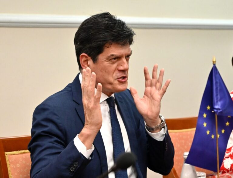 ЕУ ЈЕ БЛИЗУ, А УСТАВНИ АМАНДМАНИ – ЈОШ БЛИЖЕ
